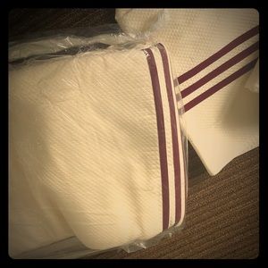 King size coverlet with 2 king size pillow cases